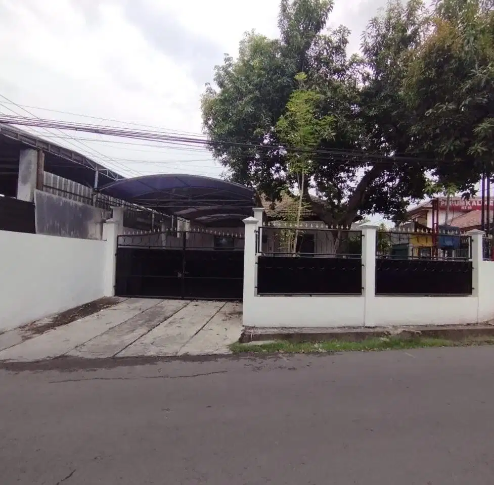 Disewa Rumah Siap Huni Luas 465 m2 Ada Pagar di Tambaksari, Surabaya