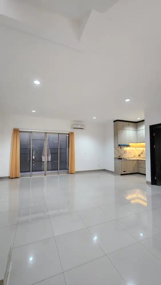 Disewakan rumah pik2 semi furnished