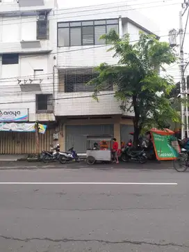 Ruko Strategis 3 Lantai Kawasan Niaga di Widuran Solo.