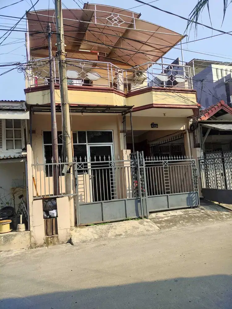 Dijual Rumah 2 Lantai Lokasi Strategis di Taman Harapan Baru, Bekasi