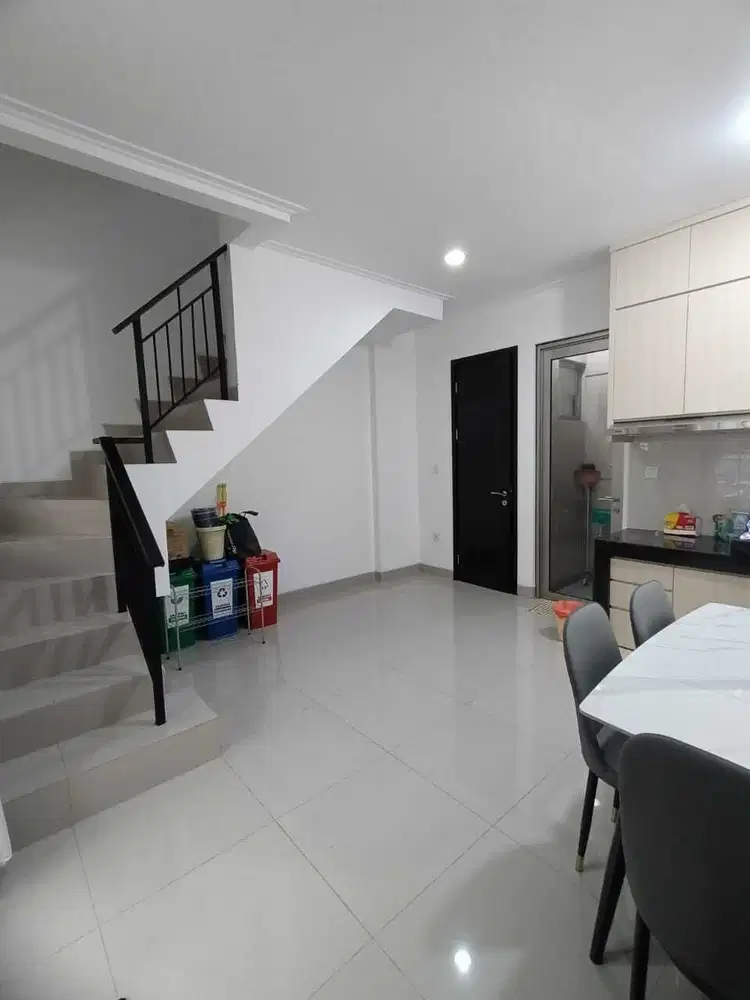 Rumah PIK 2 Tahap 2 Ukuran 4,5x10 3 Lantai Semi Furnish BISA KPR