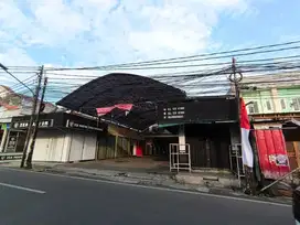 Bangunan Komersil di Jl KH Wahid Hasyim Cipadu Jaya Tangerang