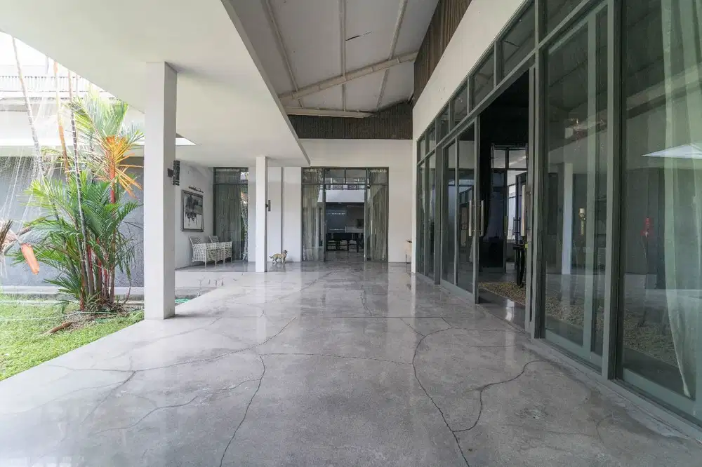 Dijual Rumah Semi Villa di Taman Picadilly Lippo Cikarang
