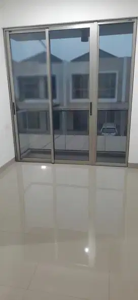sewa rumah 2 lantai PIK 2 uk 6x10m kosongan