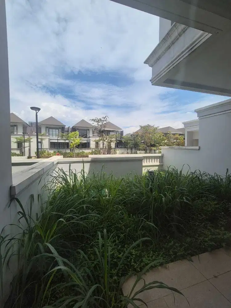 Disewakan Rumah Classic Lux di Podomoro Park View Danau