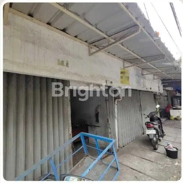 RUKO KOMERSIL + TINGGAL DEKAT PASAR LOKASI MENGUNTUNGKAN PINGGIR JALAN