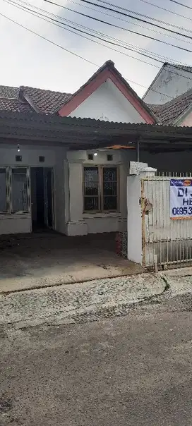 DI JUAL RUMAH DI TAMAN ROYAL 3 TANAH TINGGI TANGERANG