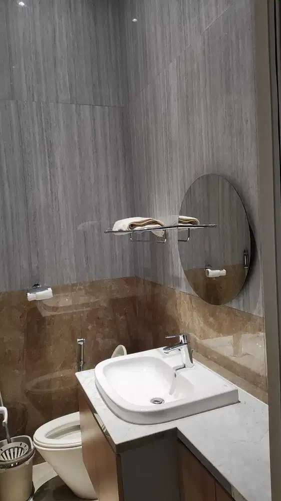 Jual Butuh Rumah Full Furnished 3.5 Lantai di Green Garden