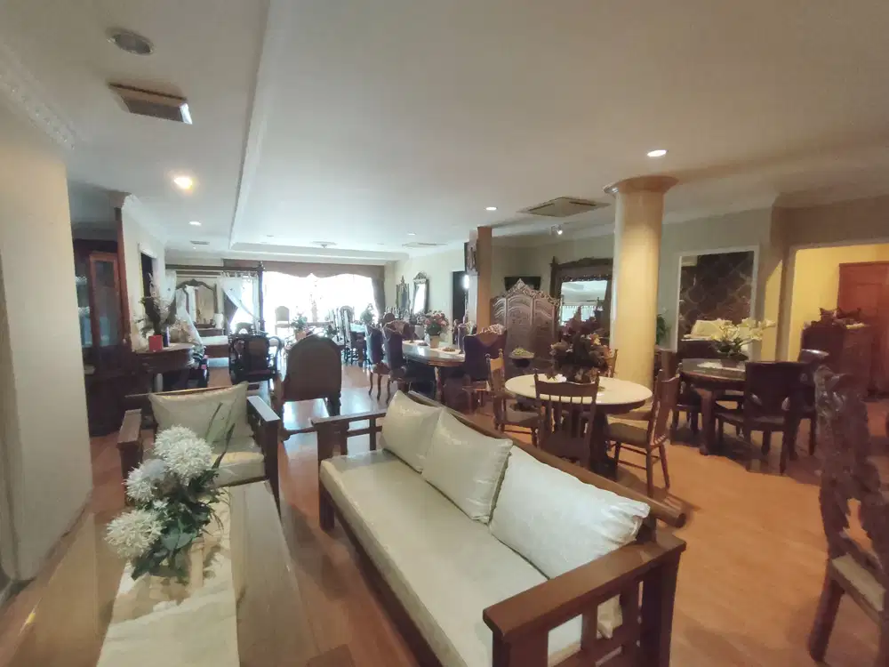 Ruang usaha lantai dua disewakan lokasi strategis Danau Indah Raya