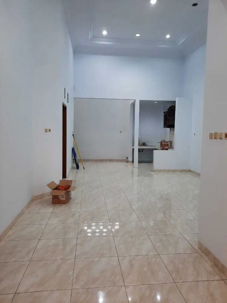 Disewakan pertahun rumah di taman royal luas 128m2 lokasi oke