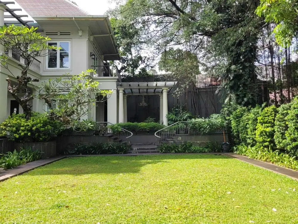 A luxurious house 5BR in Lembang, Menteng, central Jakarta
