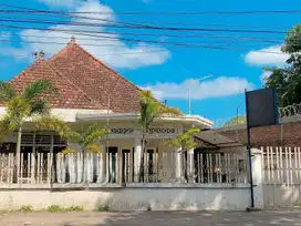 Rumah pinggir jalan Raya Mataram cocok untuk kantor atau city hotel