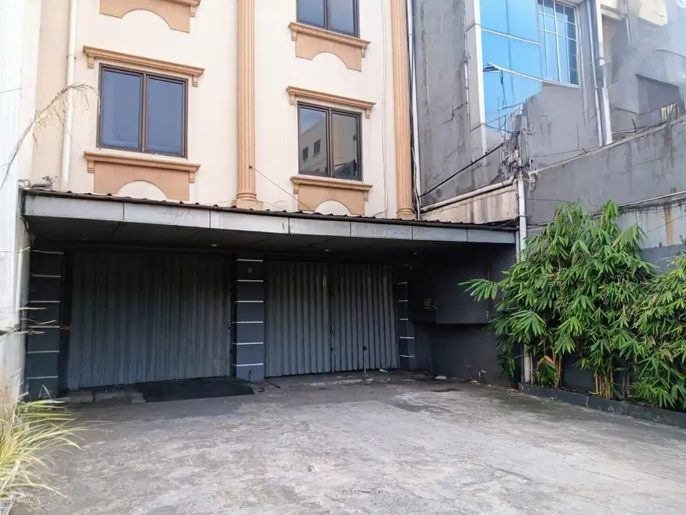 Sewa Ruko Strategis 4 Lantai di Mampang Prapatan Pakai Lift