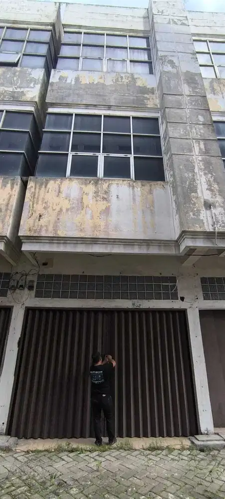 4 Ruko gandeng hadap timur 12 kamar mandi