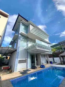 Rumah / Vila 2 lantai, Super Mewah di Dago Pakar. Fulli Furnish