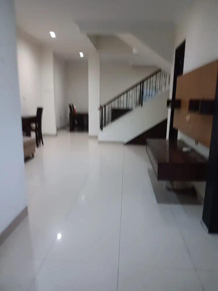 DiSewakan RUMAH FURNISH di LEGENDA WISATA CIBUBUR