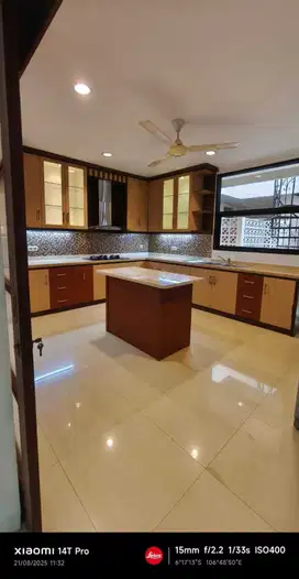 Rumah Klasik Lingkungan Tenang Ada Kolam Renang Di Ampera Jakarta