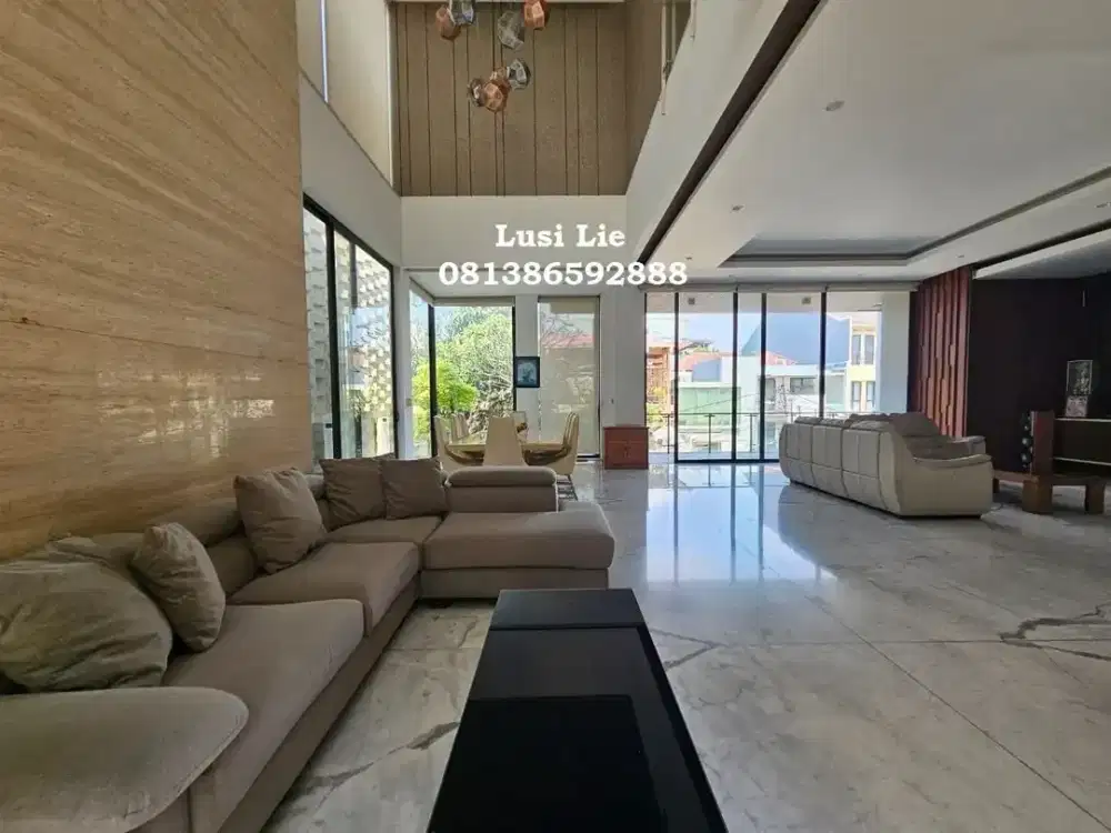 Rumah besar 3 lantai ada lift, furnished rapi bagus, Pluit