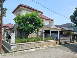 Dijual Rumah Cantik Siap Huni Tanah Luas Dengan Banyak Kamar Kayu Jati
