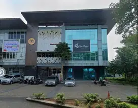 Disewakan Ruko Strategis 3 Lantai + Basement & Rooftop Lebar 9.7