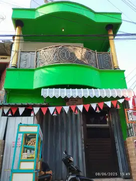 Dijual Rumah dan Kos Putri sebanyak 6 kamar 3 lantai