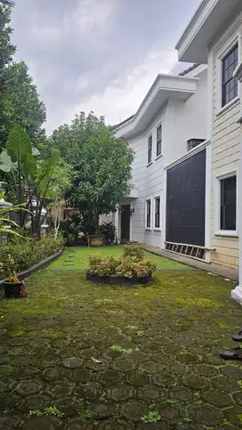 Dijual 2 rumah 1 satu dengan kolam renang di Bukit Mas Rempoa Jaksel