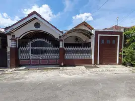 Rumah nyaman dan strategis di perumahan dekat RS JIH Solo