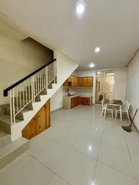 Sewa Rumah Green Lake City Cluster Amerika rapi ada ac