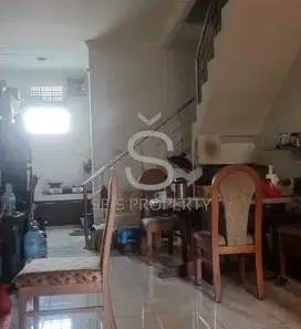 DISEWAKAN RUMAH SIAP HUNI 2 LANTAI DI SAYAP PAJAJARAN KOTA BDG
