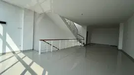 Disewakan brand new ruko new east jgc lb.234m2 lokasi strategis