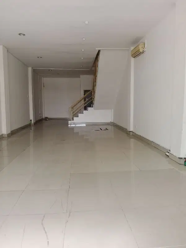Disewakan Ruko Komplek  Roxy Mas 4 lantai