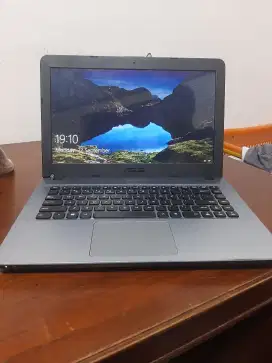 Di jual laptop Asus tahun 2020
