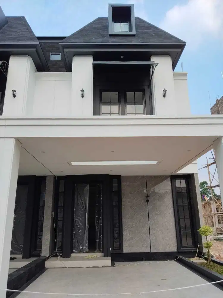RUMAH EROPA SIAP HUNI 3 LANTAI DI CIPAYUNG BEBAS BANJIR SHM DEKAT TOL