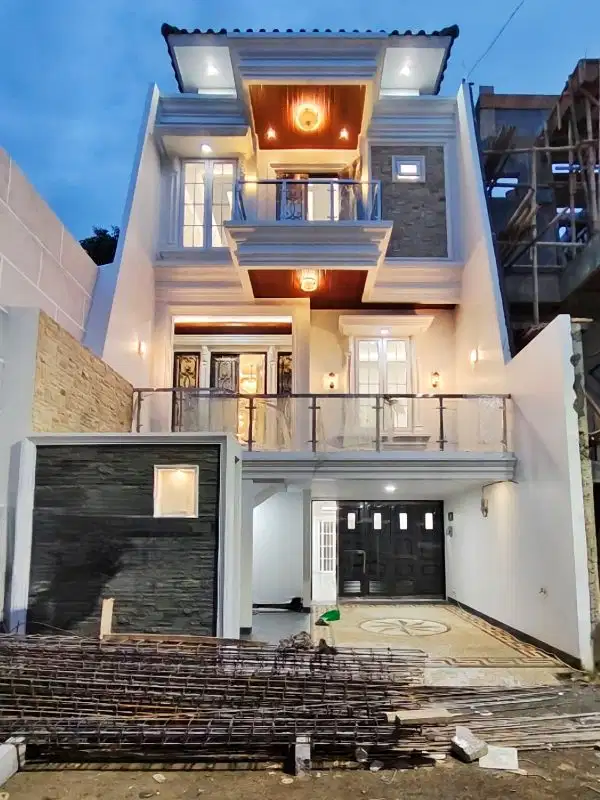 RUMAH MEWAH DALAM TOWNHOUSE SIAP HUNI DEKAT JL TB SIMATUPANG