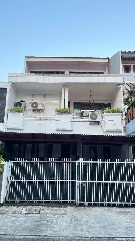 Rumah dijual Pondok Indah, Jaksel 3 Lantai Siap Huni