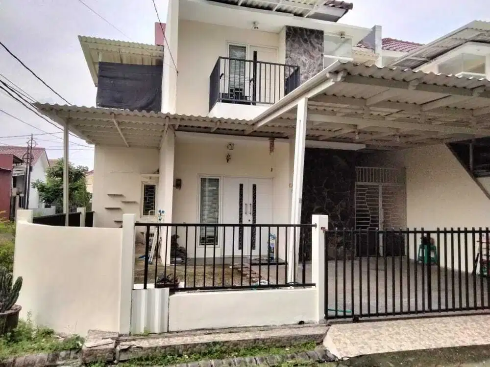 Disewakan rumah siap huni full furniture 2 lantai bagus bersih