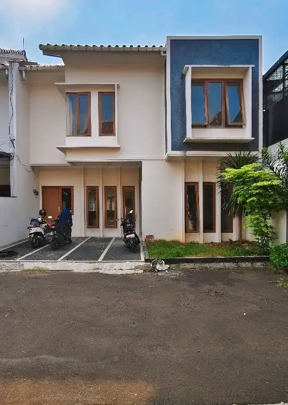 RUMH DALAM CLUSTER SIAP HUNI DI KEBAGUSAN DEKAT RAGUNAN JAKSEL