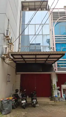 Ruko dijual cepat siaphuni Jl.Raya Padjajaran,Bogor,adatmpat nongkrong