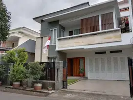 Jual Rumah Pusat Kota Strategis Jl. DR Ratulangi SHM