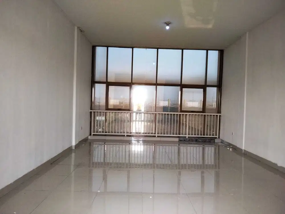 DISEWAKAN RUKO  3,5 LANTAI BOULEVARD NEWCASTLE GREEN LAKE CITY