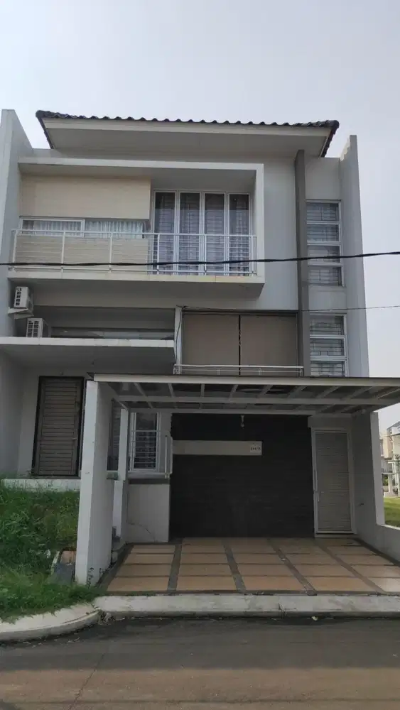 Rumah 3 lantai lebar 8x17 Full Furnished cluster West Wood Duta Garden