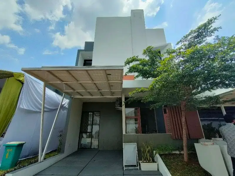 10 Juta punya Rumah Industrialis ada Private Pool dan Solar Panel