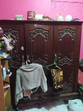 Lemari bahan jati tua antik 3 pintu