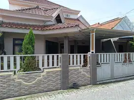 RUMAH DI KELURAHAN SEMBAYAT, MANYAR GRESIK
