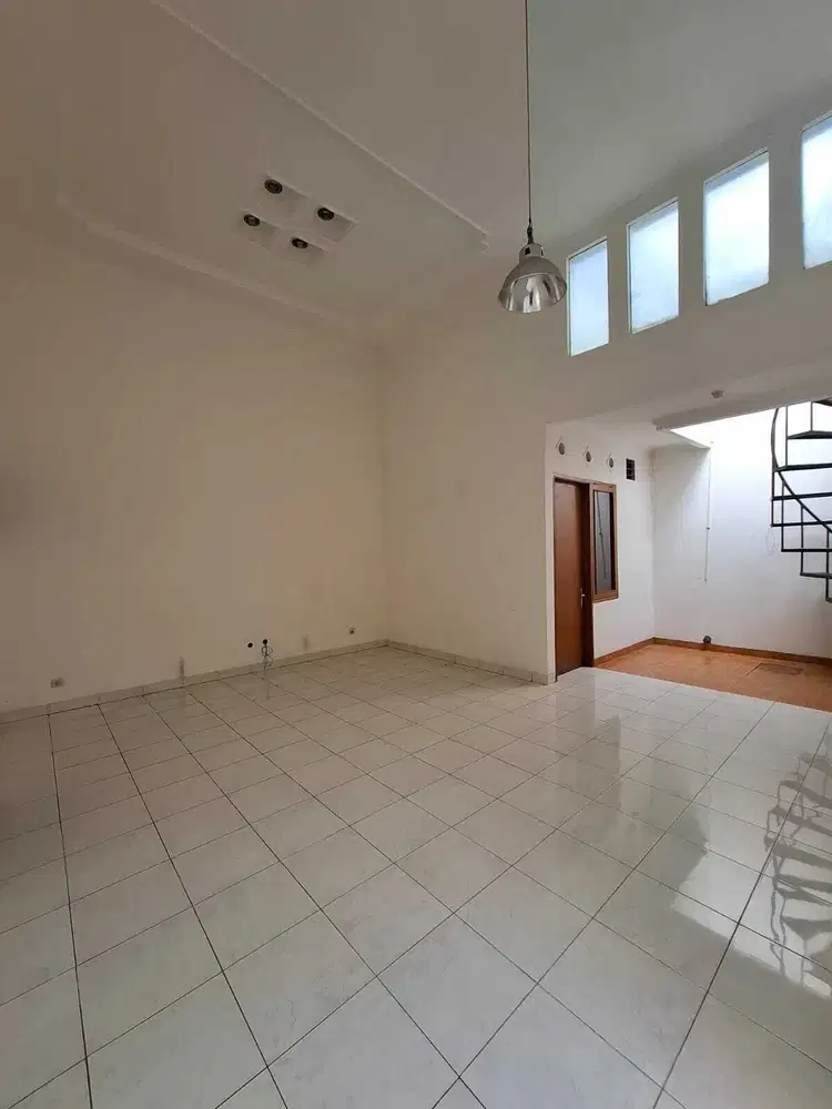 Disewakan Rumah Siap Huni di Taman Kopo Indah