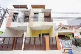 Rumah 3 KT Strategis Dekat Plaza Taman Harapan Baru Siap Huni J-35820