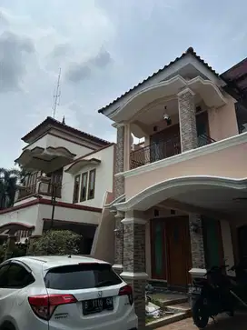 Disewakan rumah cantik 2 lantai ragunan jakarta selatan