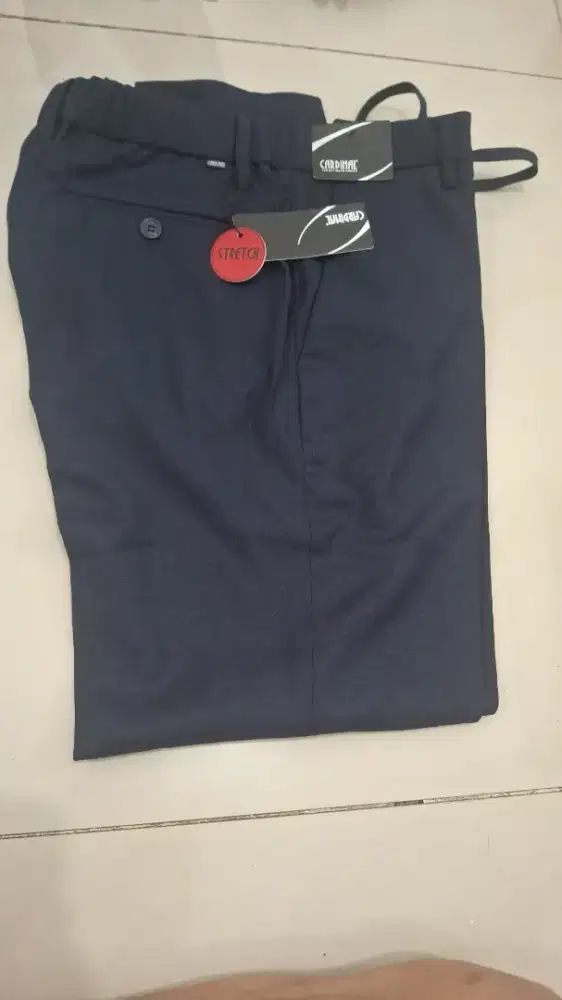 Celana panjang slim fit