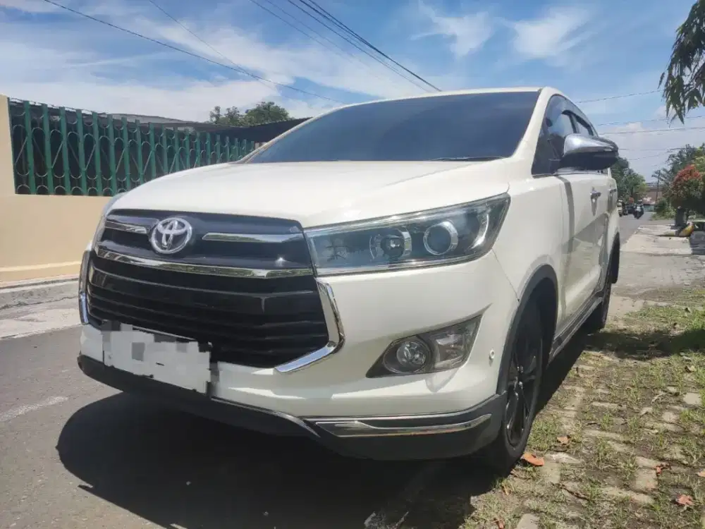 Toyota innova venturer diesel tipe tertinggi matic mulus memuaskan