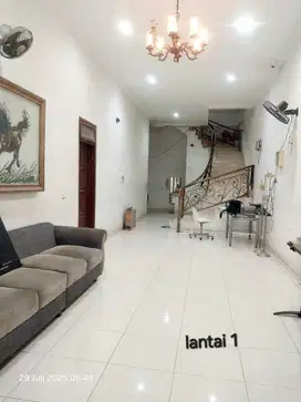 Rumah di KFT Cengkareng, Hadap Selatan, Kondisi Perlu Renov